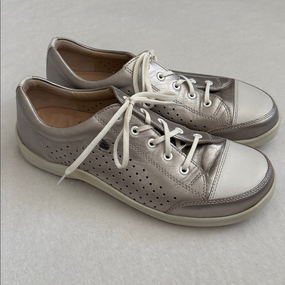 Finn Comfort | Charlotte Perforated Leather Sneaker Silver/White (EU 41/US 10) - Picture 15 of 15